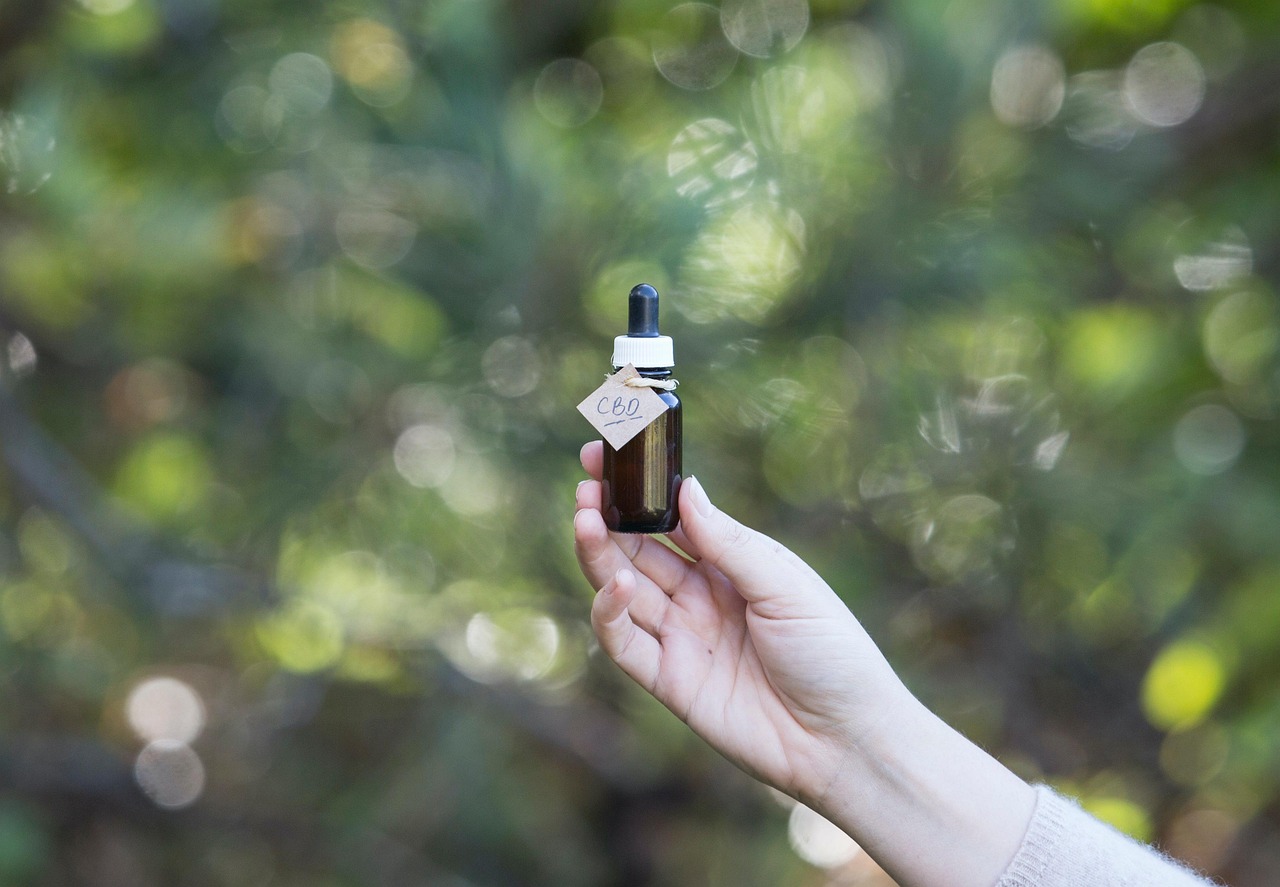 HHC vs Delta 8 THC: What's the Difference and Which Hemp Cannabinoid Is Right for You?
